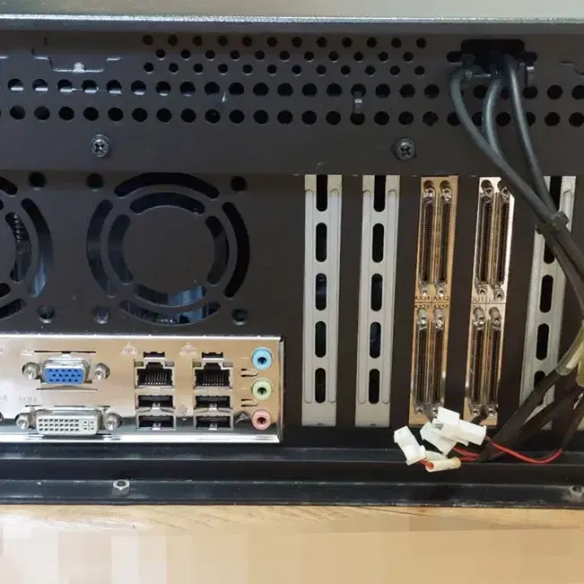 iEi RACK-360GBATX-R22 산업용컴퓨터 랙