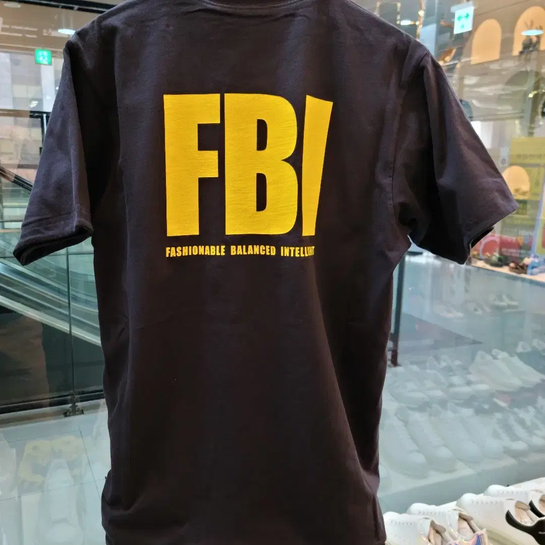 발렌시아가 리버시블 FBI 타이거 프린트 남성 블랙