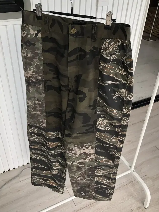 AJOBYAJO Camouflage Mixed Pants [KHAKI]