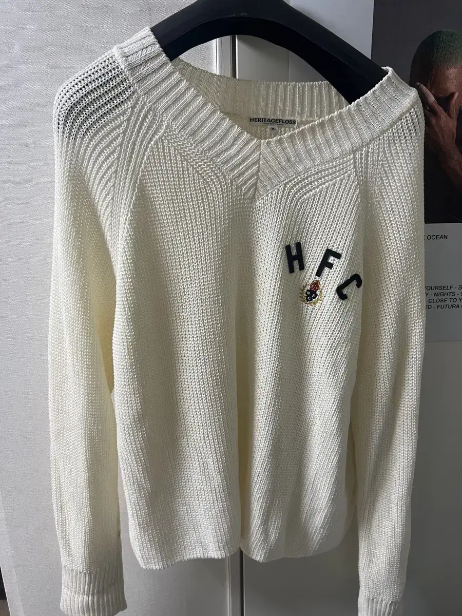 Heritage Floss V-neck knit sells size M