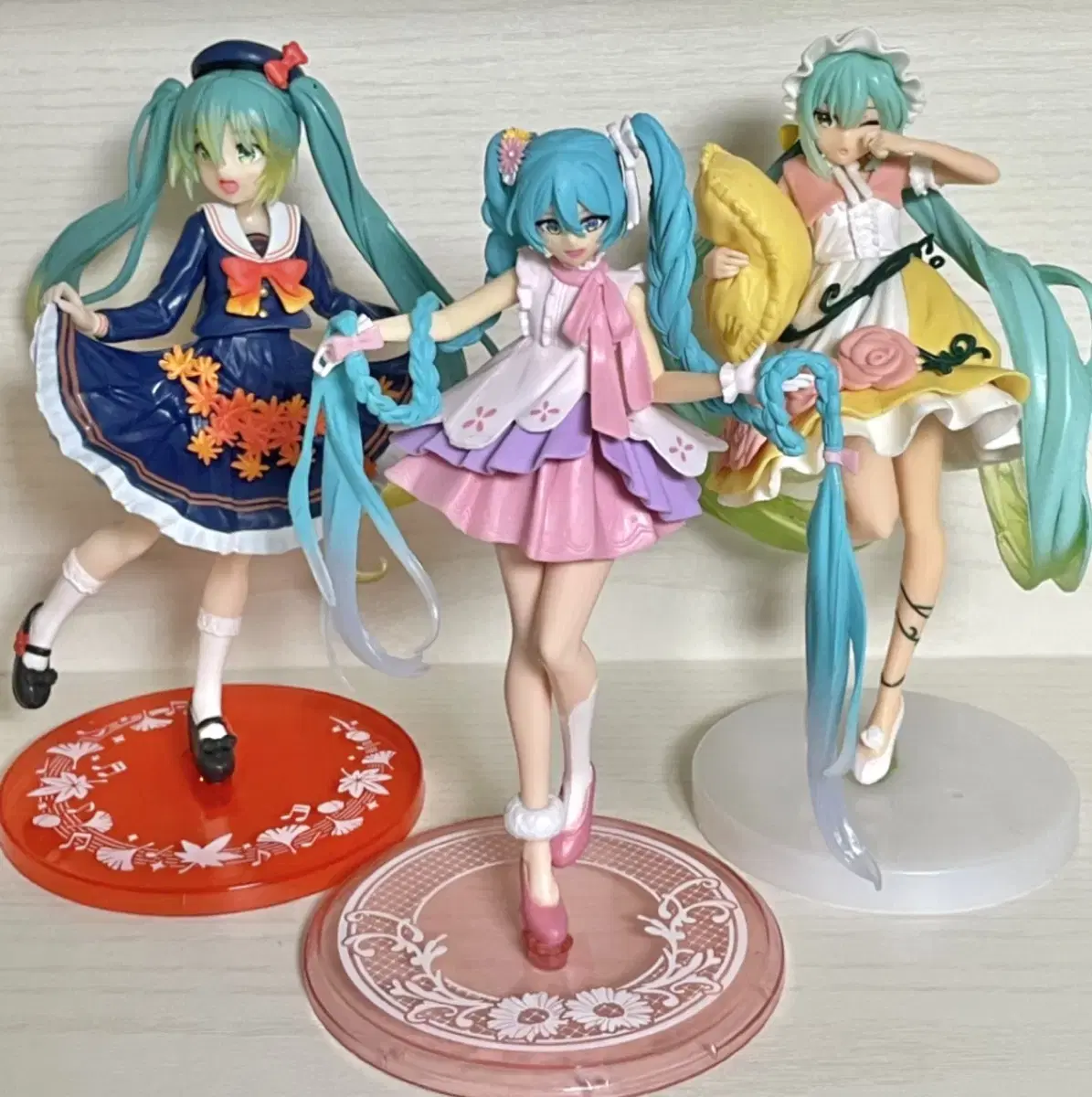 urgent!!)) Hatsune Miku gaeul Rapunzel Sleeping Beauty Miku Figure WTS