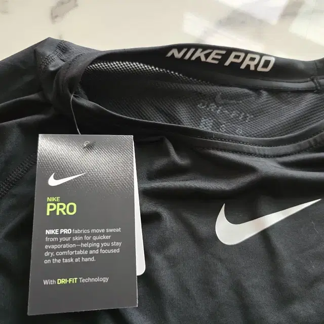 NIKE PRO 롱슬러브 탑 상의 레쉬가드 운동복 L