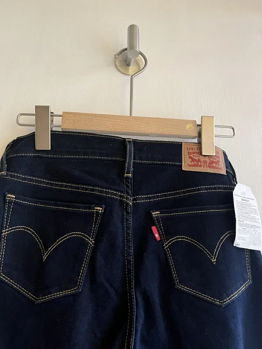 Levi's Mid Size 711 Jin (New)