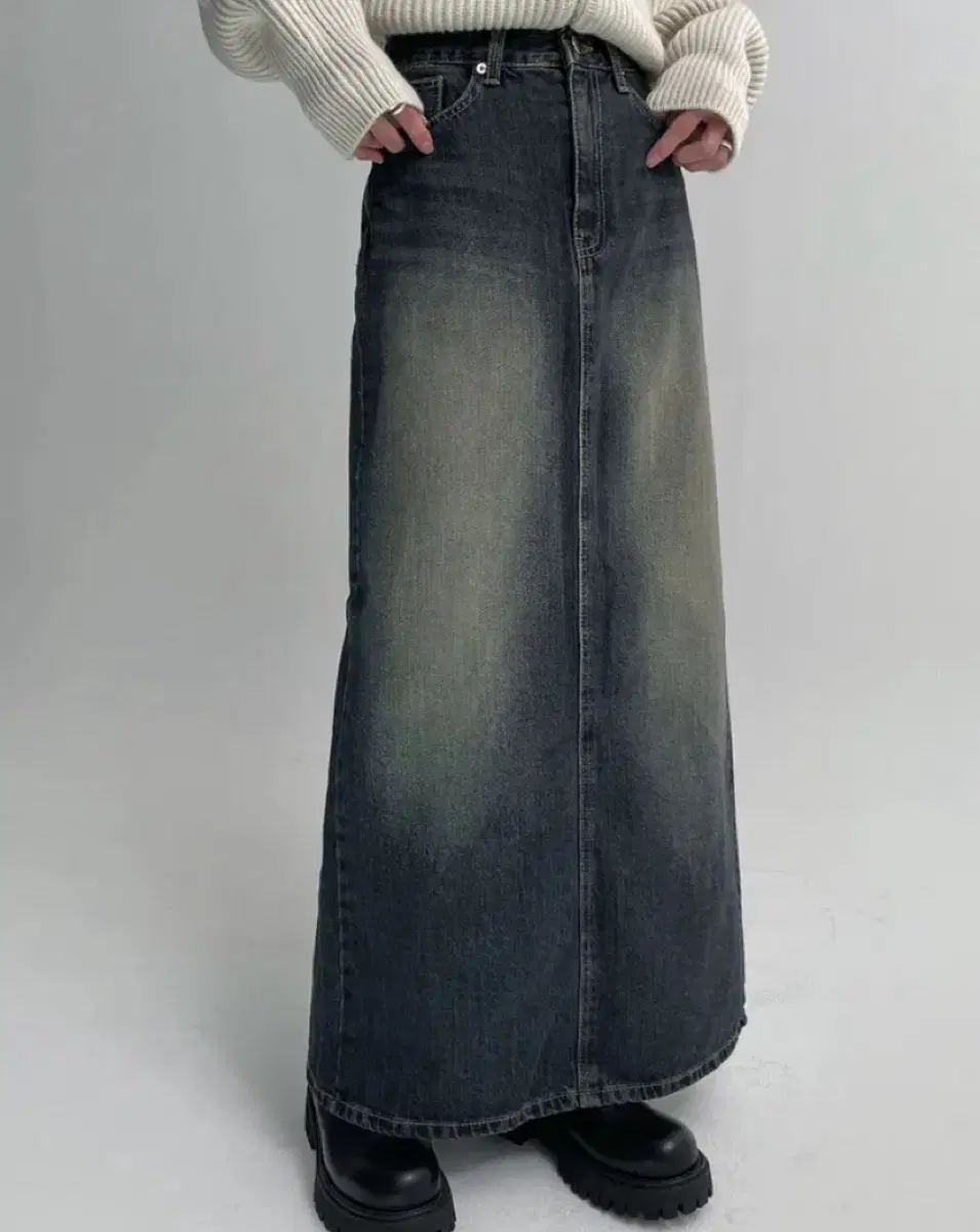 Long Denim Skirt in Blackened Carom Wash