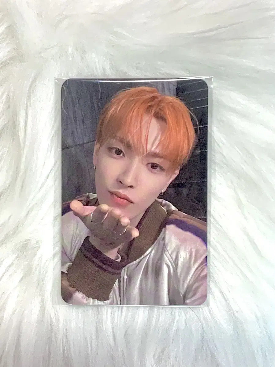 ateez hongjoong photocard kakaotalk gift unreleased photocard