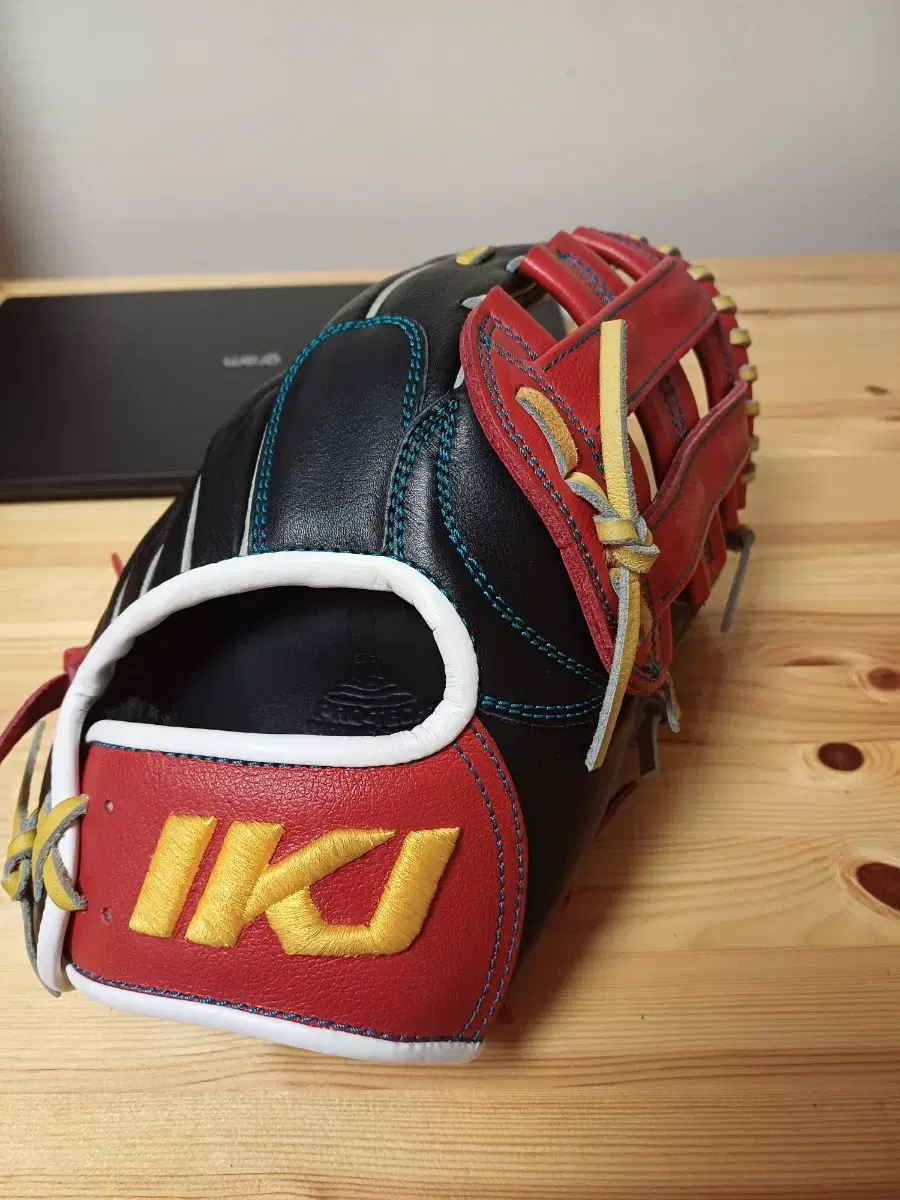 Incozava Outfield Glove