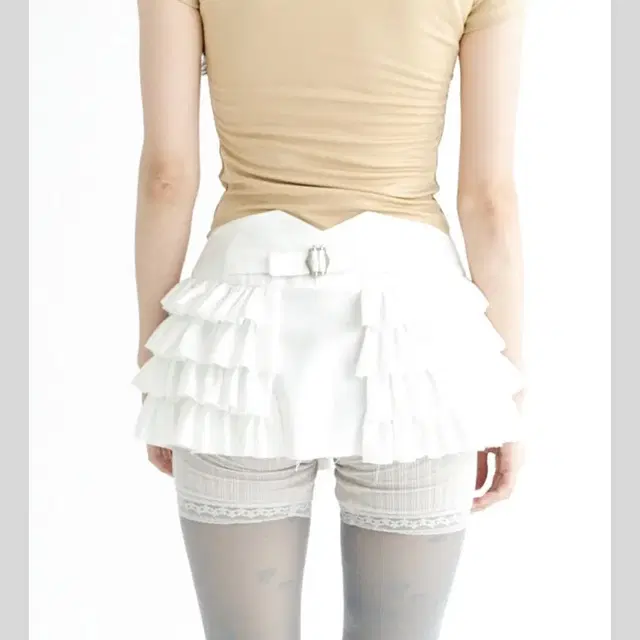 [fa.er.ie] back buckle cancan skirt (ivo