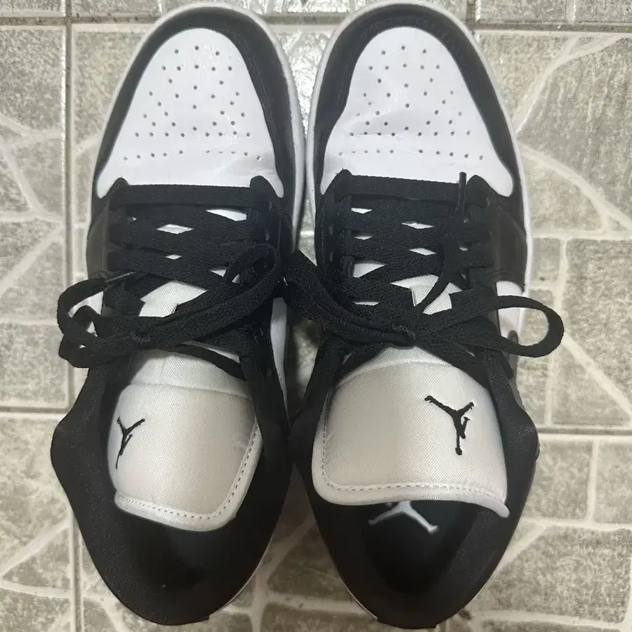 (W) Jordan 1 Low Black and White 260