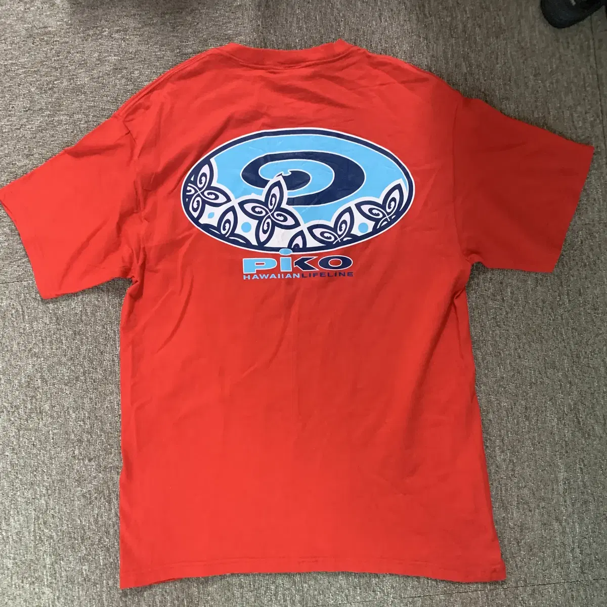 L) Piko Pico Red Vahn Tee