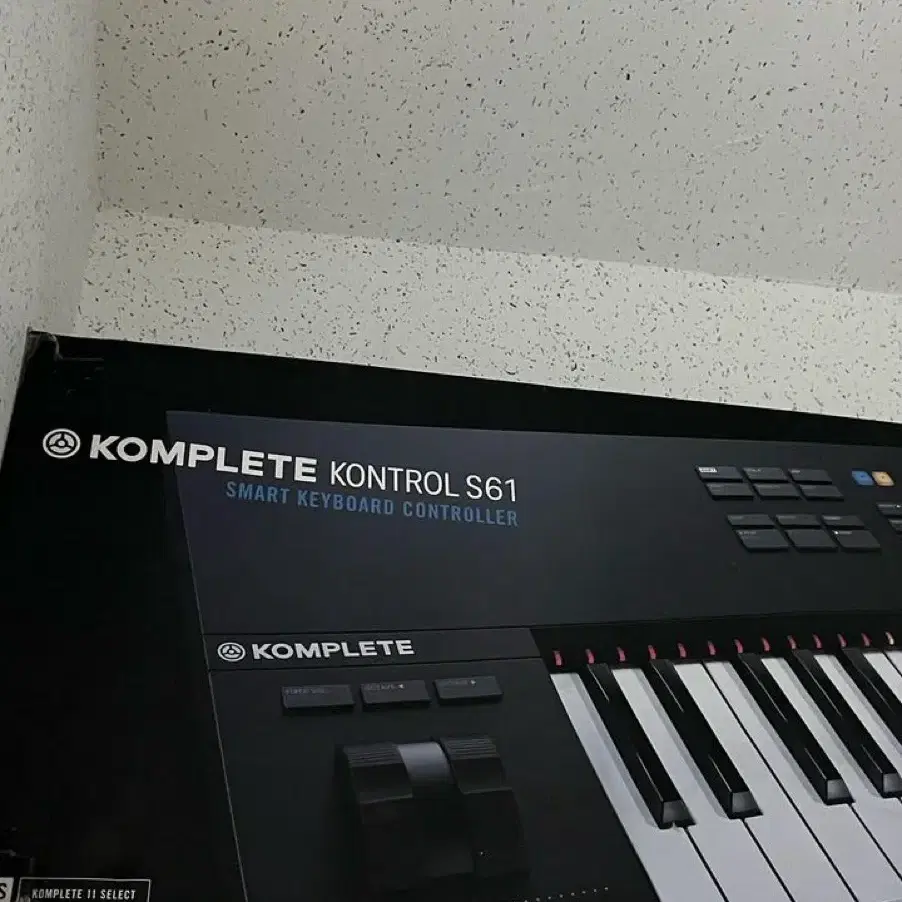 컴플리트 컨트롤 S61 mk2 NI Komplete Kontrol S 6