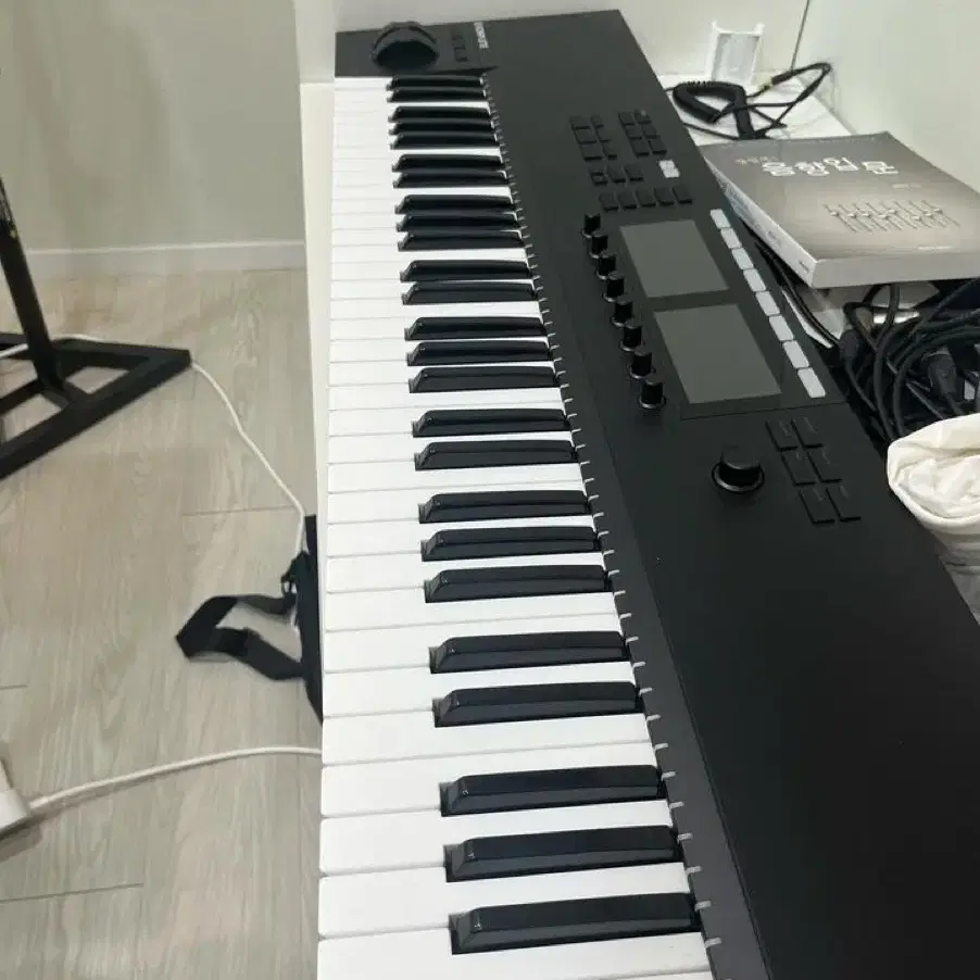 컴플리트 컨트롤 S61 mk2 NI Komplete Kontrol S 6