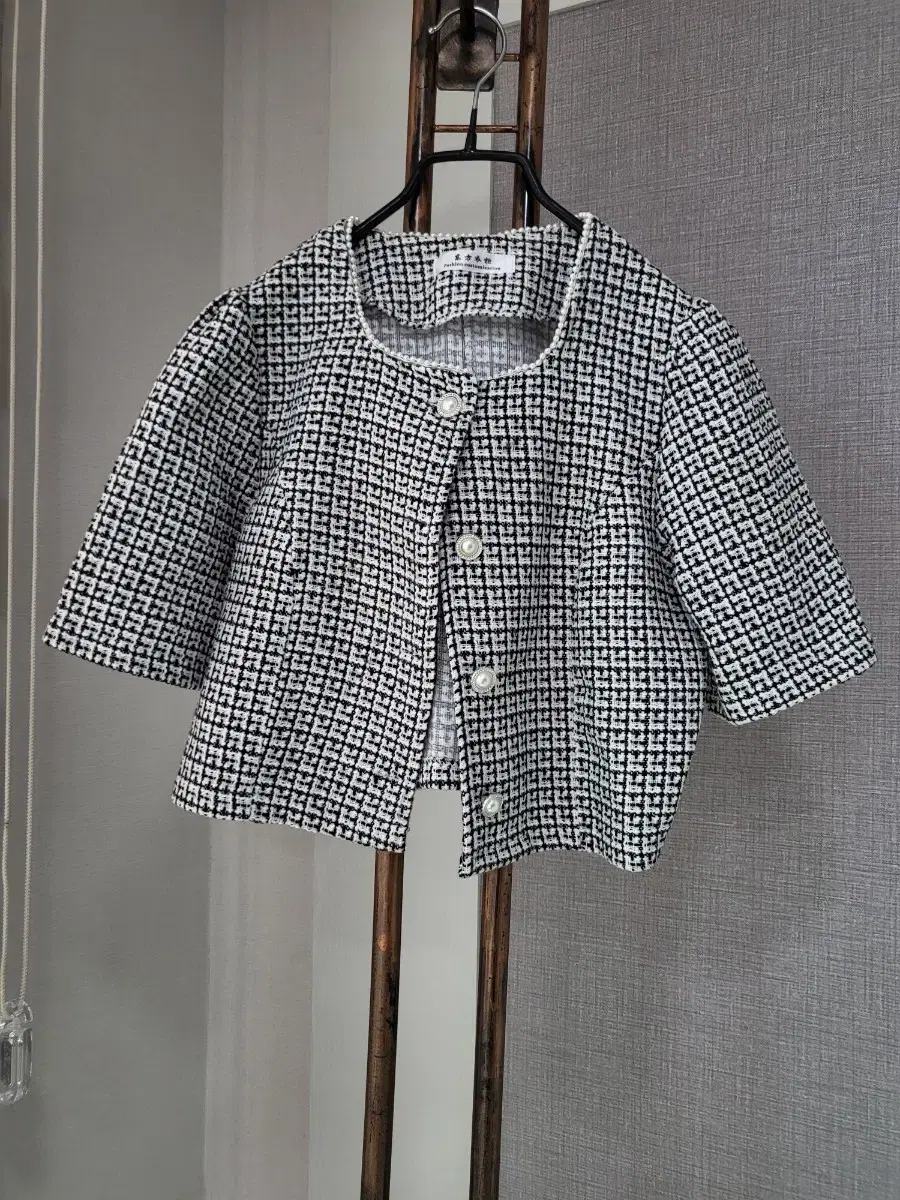 Crop jacket in pearlized tweed