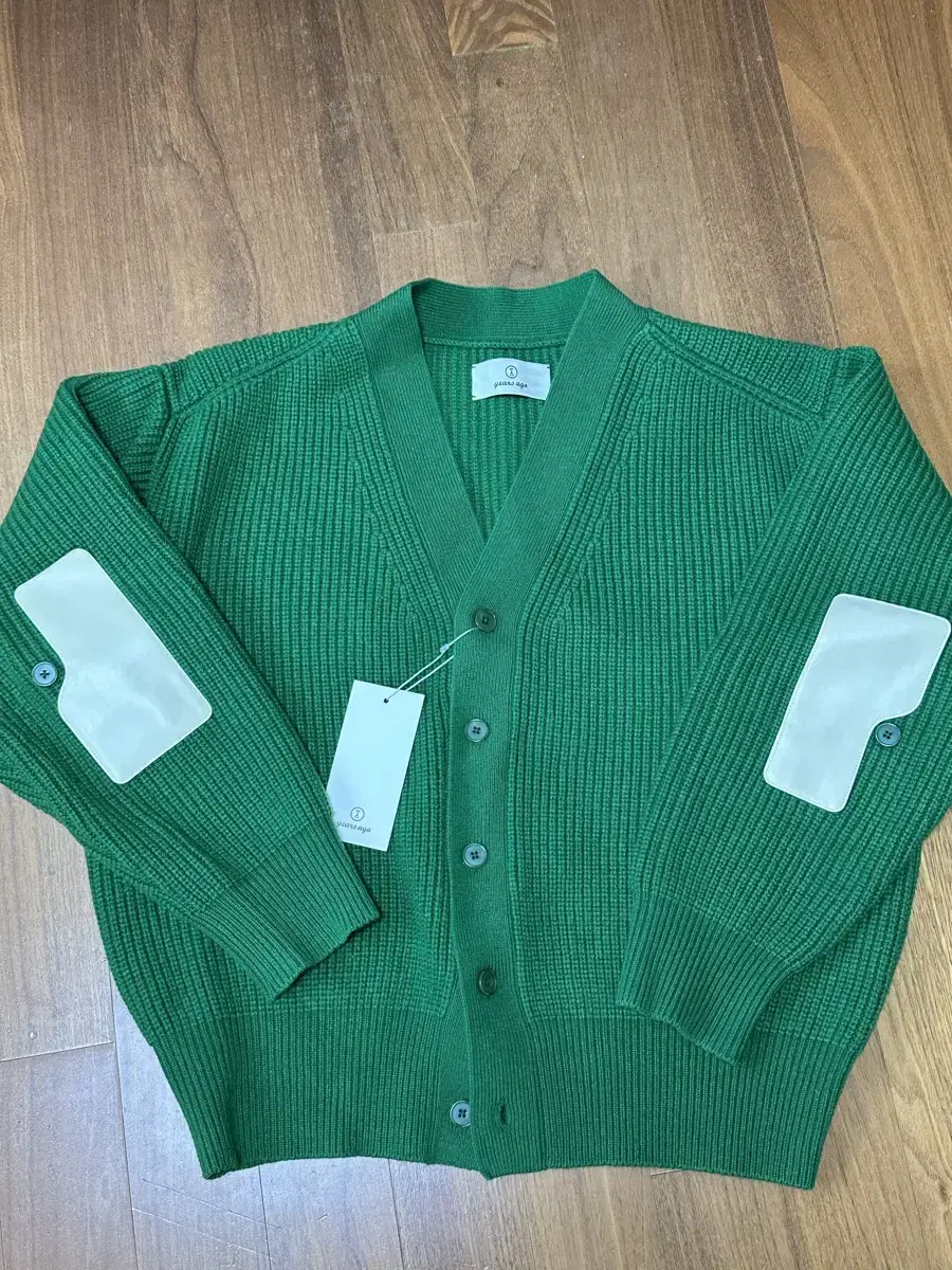 Quick sale!!!!! New Arrivals EarsAgo Cardigan Green M