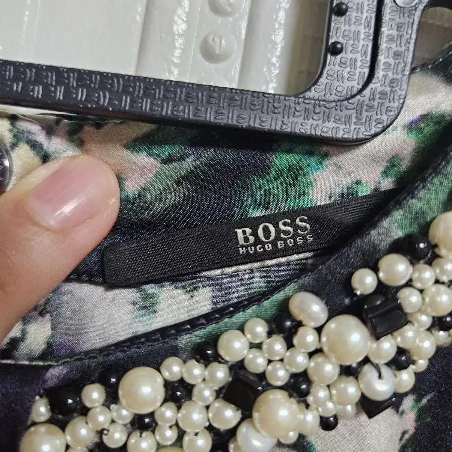 (명품특가)HUGO BOSS 휴고보스 진주장식 블라우스