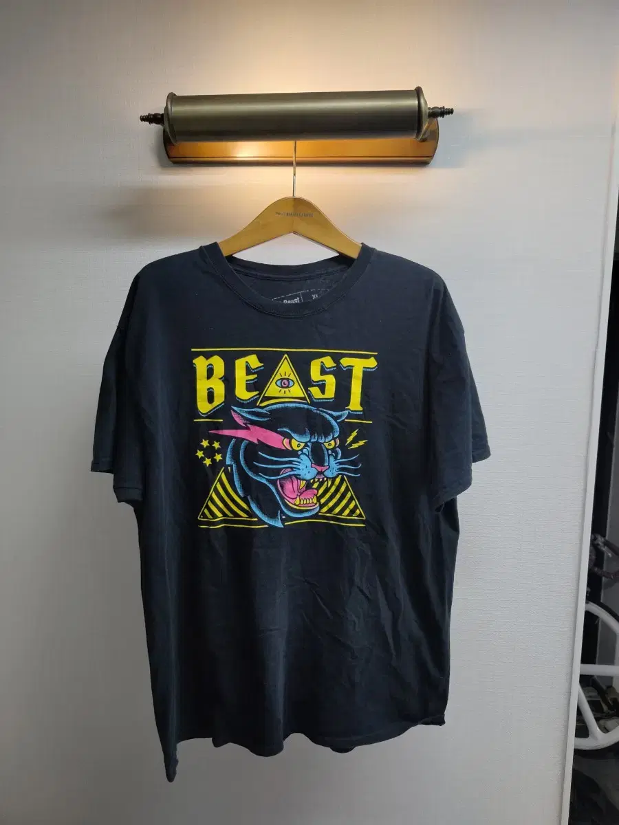 XL) Mr. beast sells vahn t-shirts