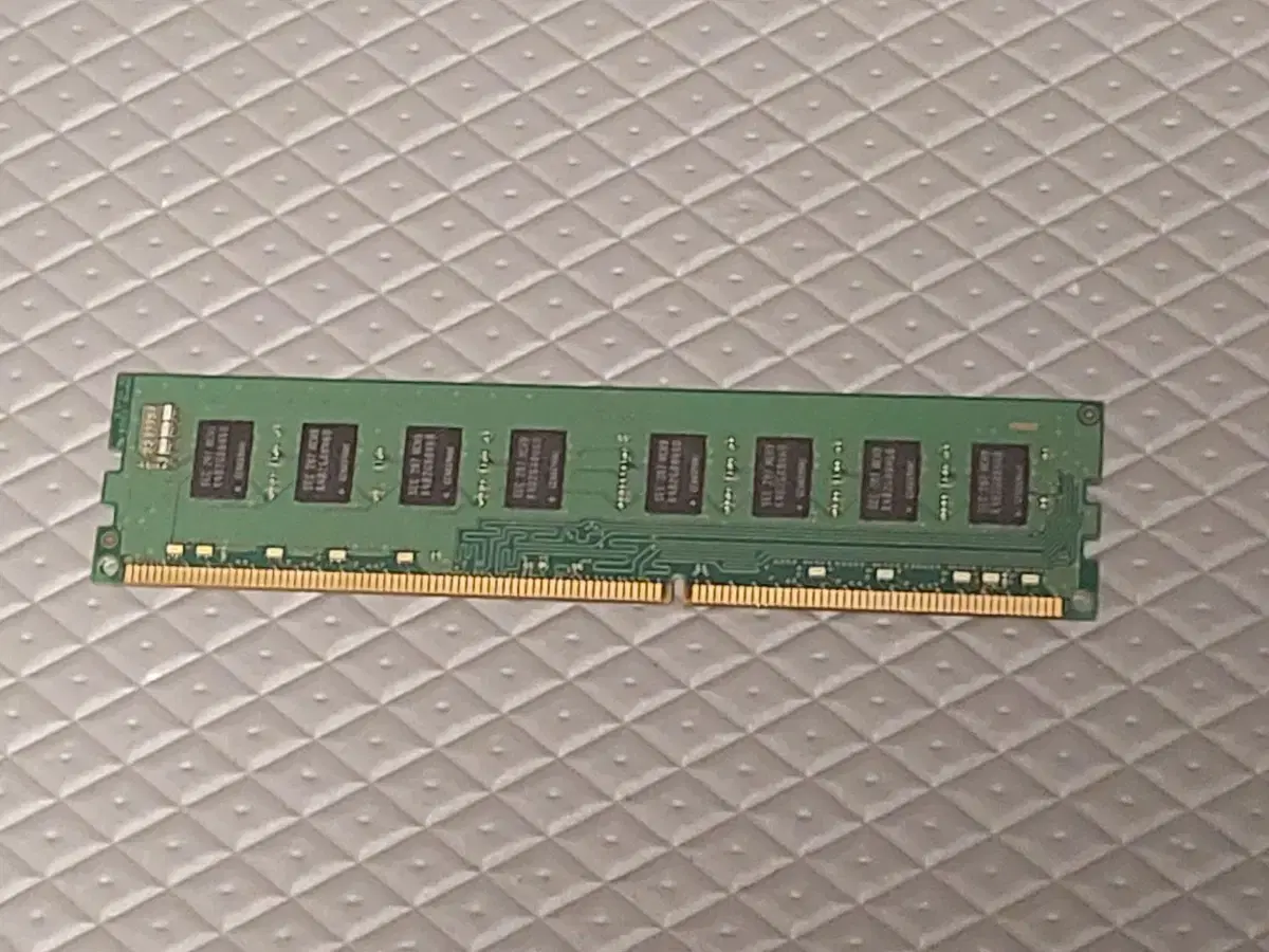 I'm selling 4GB, 8GB, and 16GB memory kards for PCs.