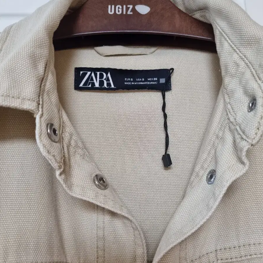 무료배송] 자라(zara) 베이지톤 벨티드 자켓 겸 남방 S사이즈