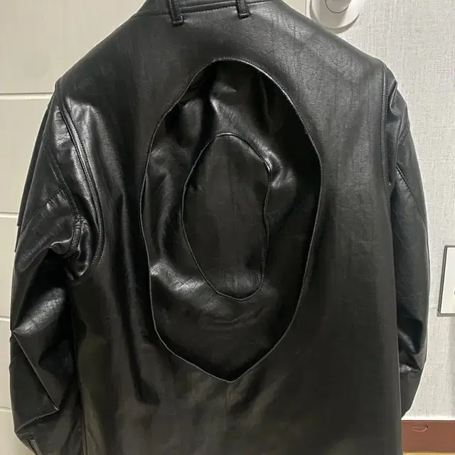 써저리 STRATUM LEATHER JACKET BLACK