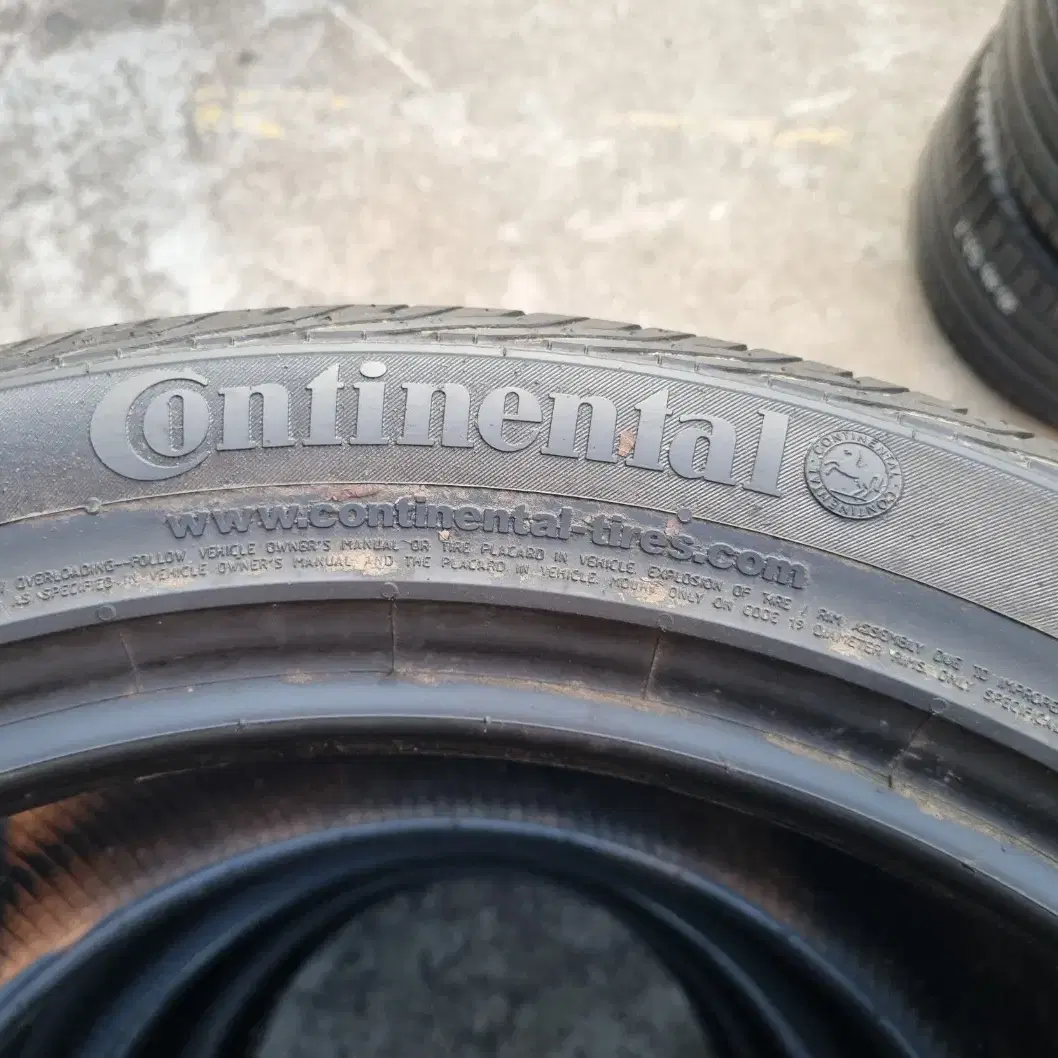 [중고타이어] 275/40R19 콘티넨탈 콘티프로 콘택트 2754019