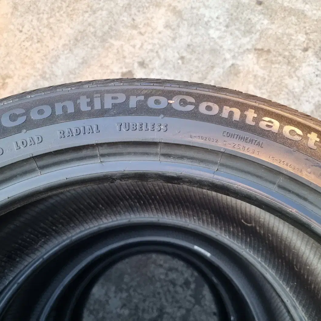 [중고타이어] 275/40R19 콘티넨탈 콘티프로 콘택트 2754019