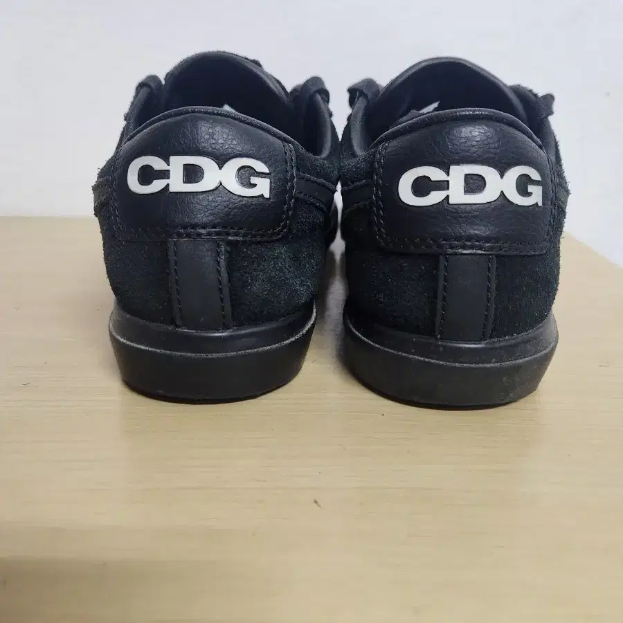 꼼데가르송 x 나이키 콜라보 스웨이드 블레이져 CDG 스니커즈 240