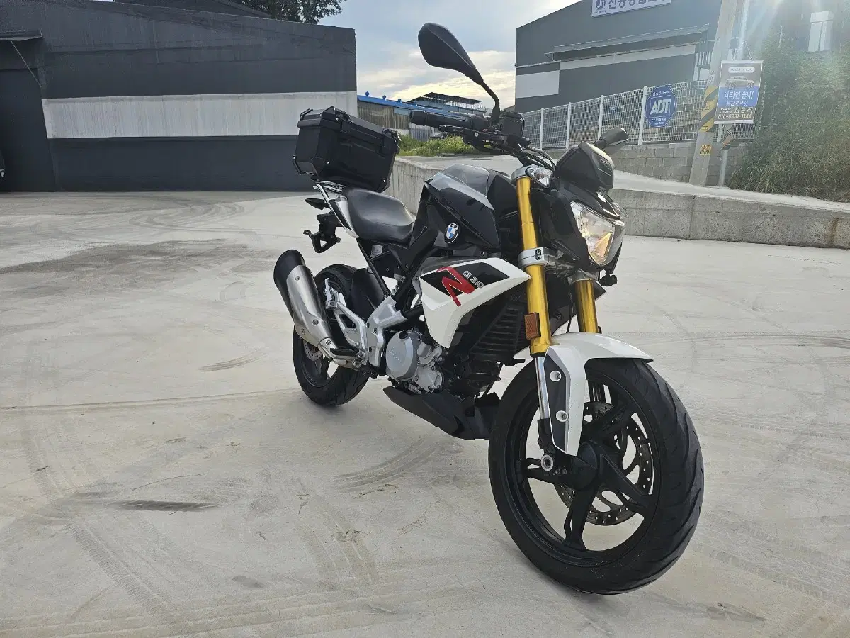 BMW g310r  18년식 2만때 255만원 깔끔튜닝