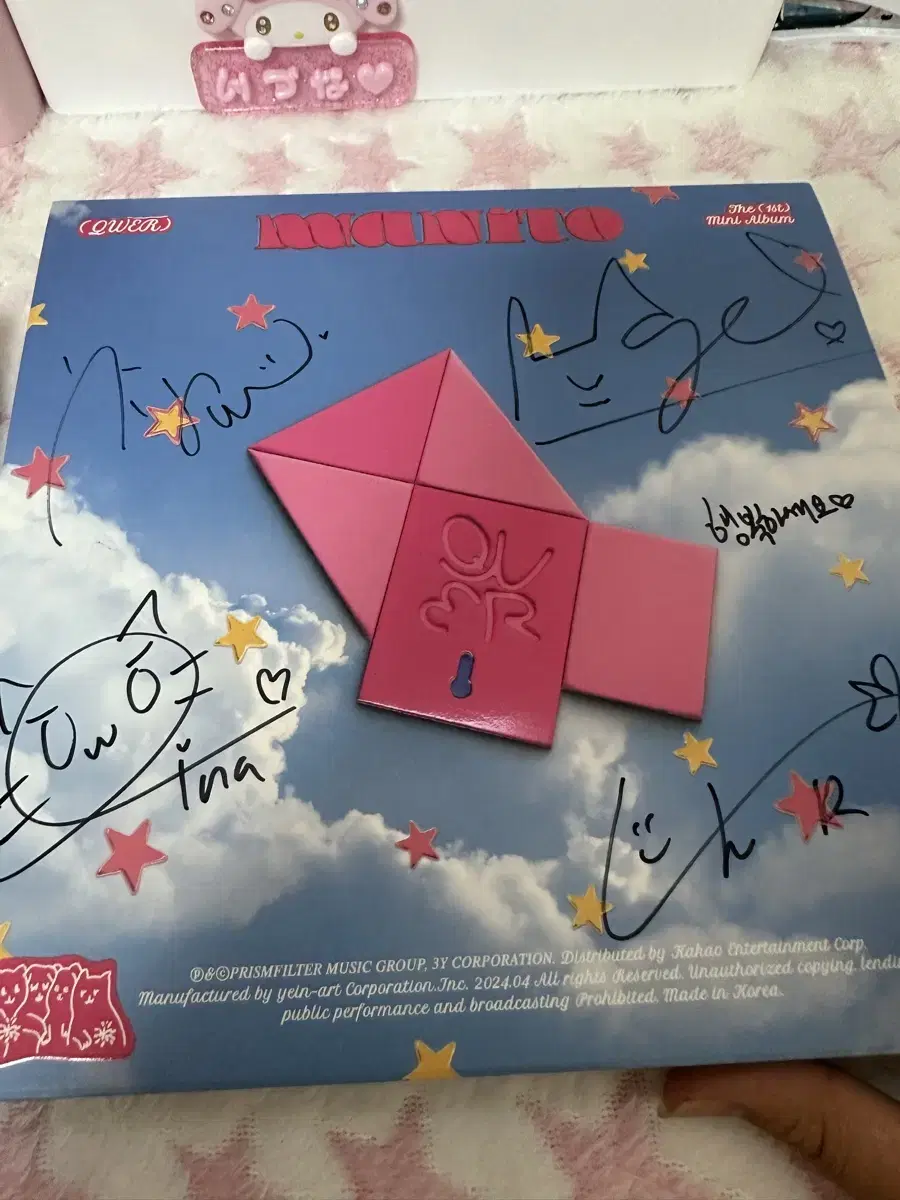 QWER Signed Albums