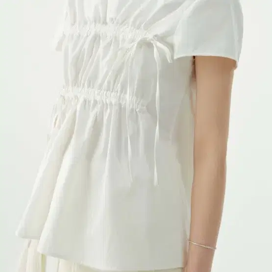 Coeur 코어 SHIRRING RIBBON BLOUSE (WHITE)