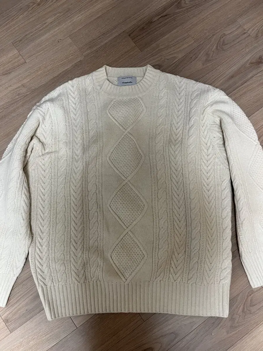 VivaStudio Cable Knit Ivory M