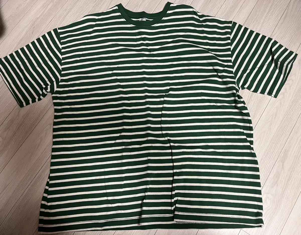 Peppy green striped short-sleeved T-shirt size M