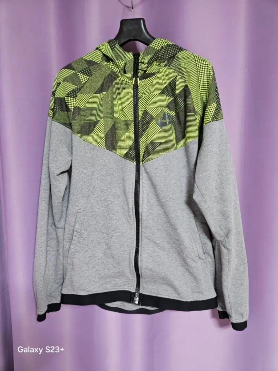 Nike Hooded Zip-up Outerwear sizes 105-110