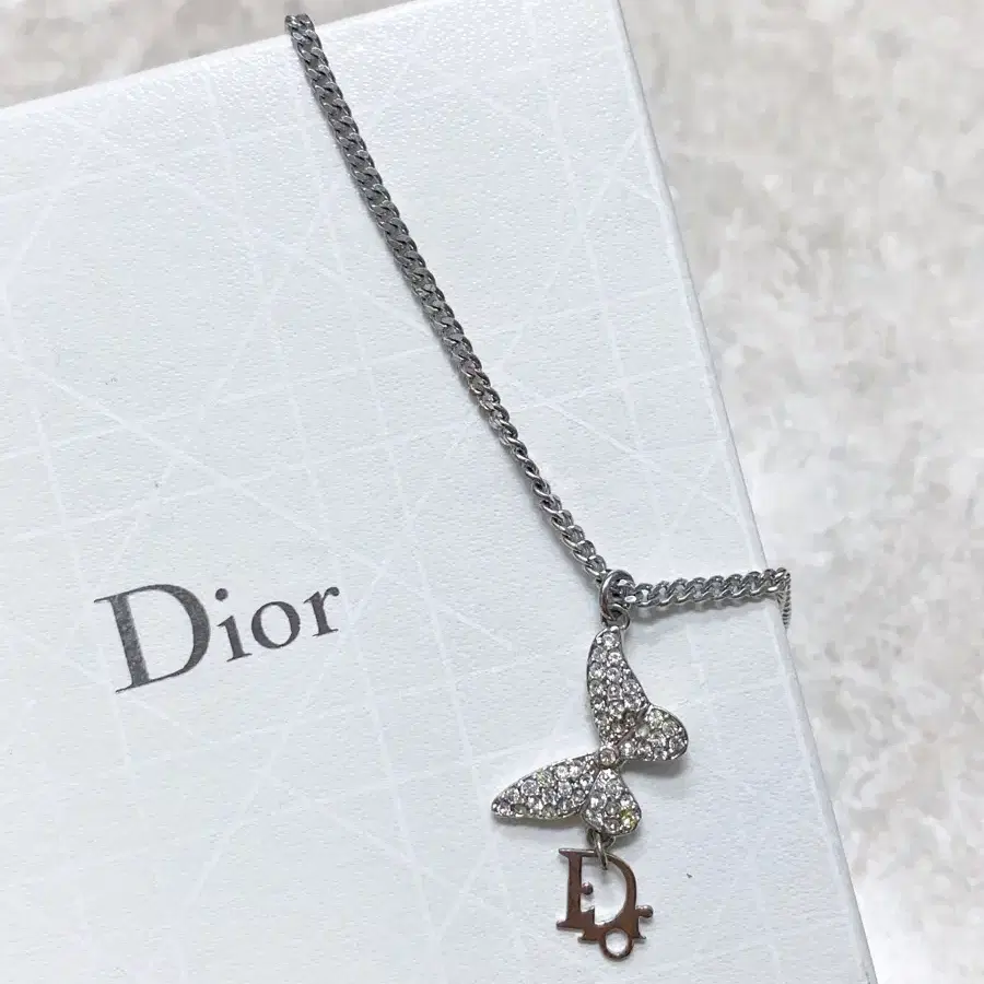 DIOR 정품 디올 나비 목걸이