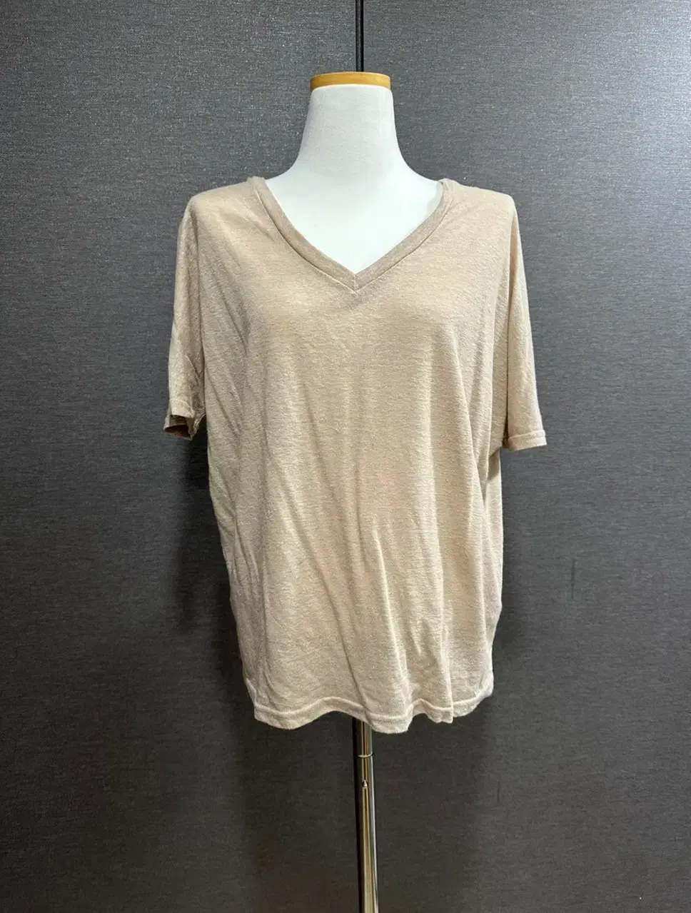 T-shirt with back strap points