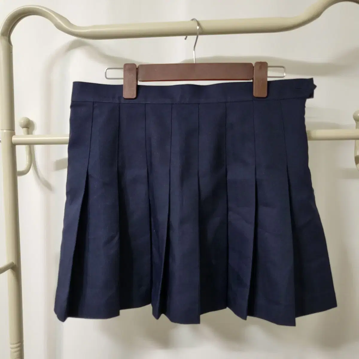 B829 [M] American Apparel AA Pleated Skirt