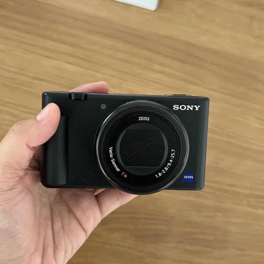 Sony ZV-1 브이로그 카메라 판매합니다.