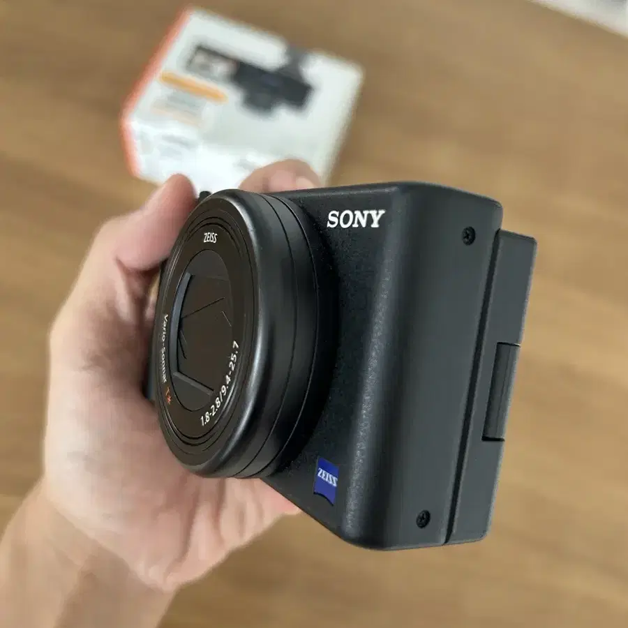 Sony ZV-1 브이로그 카메라 판매합니다.