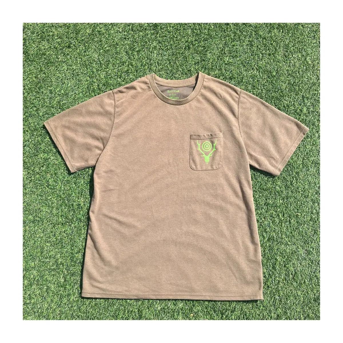 SOUTH2 WEST8 ROUND POCKET TEE