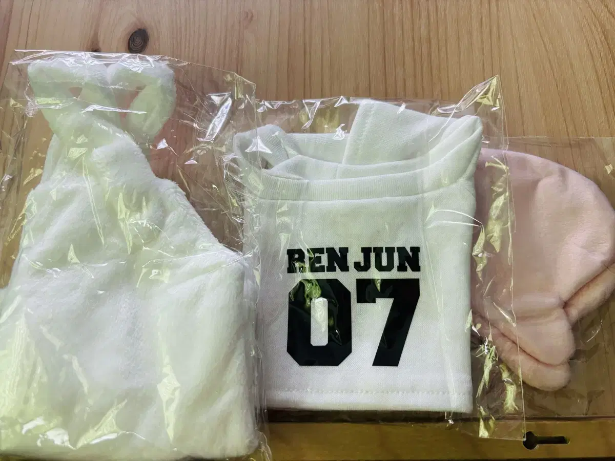 Renjun Wang Miangyi 40cm clothes bulk sealed wts!!!