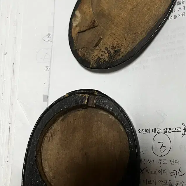 귀한 조선 시대 접이식 우각안경과 목재 안경집