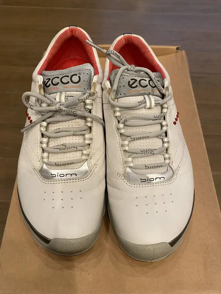 Eco-friendly golf shoes