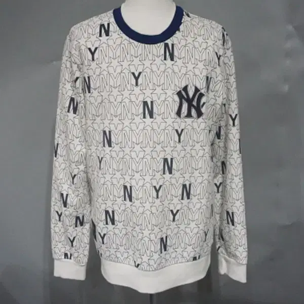 M9399 - MLB Men's 100 size white logo printed top