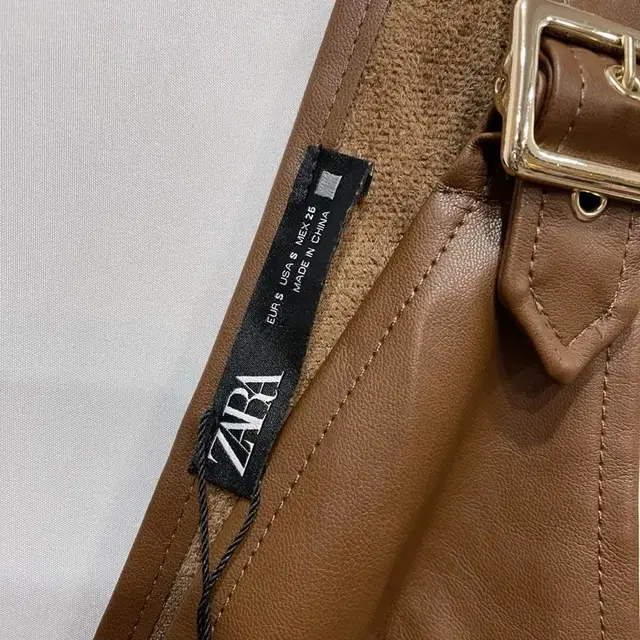 자라 Zara 에코레더 비건레더 가죽 원피스 서스펜더 멜빵 플리츠 주름