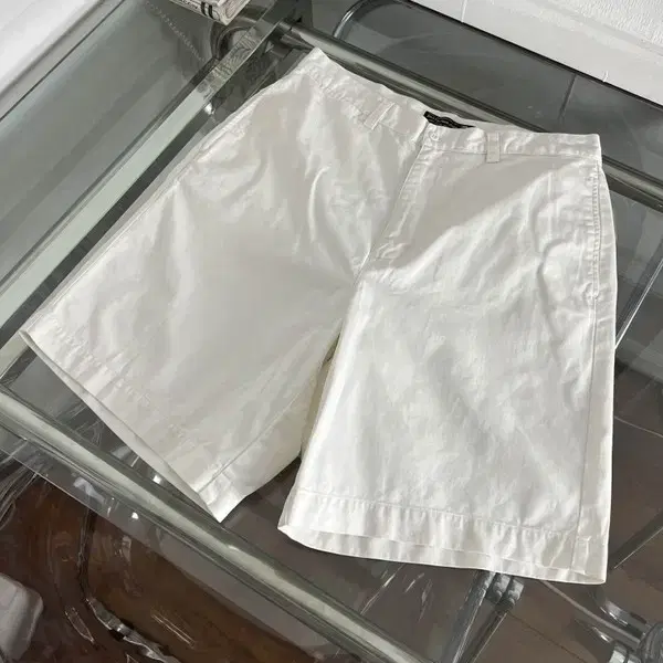 GAP white shorts