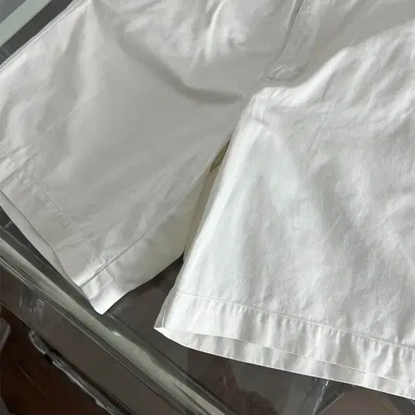 GAP white shorts