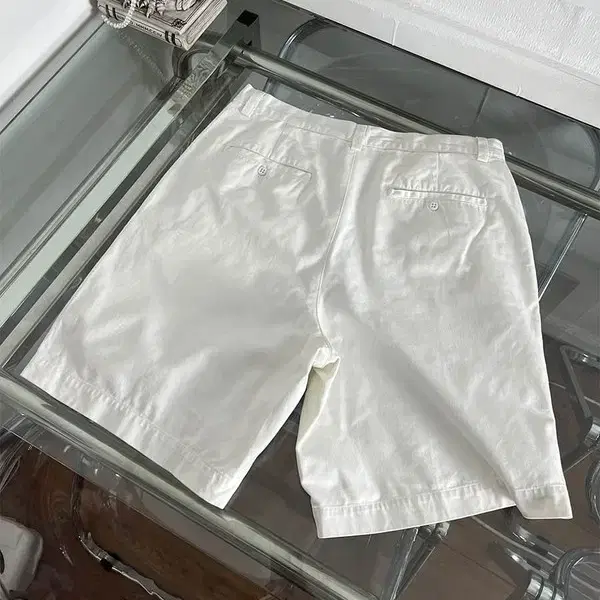 GAP white shorts