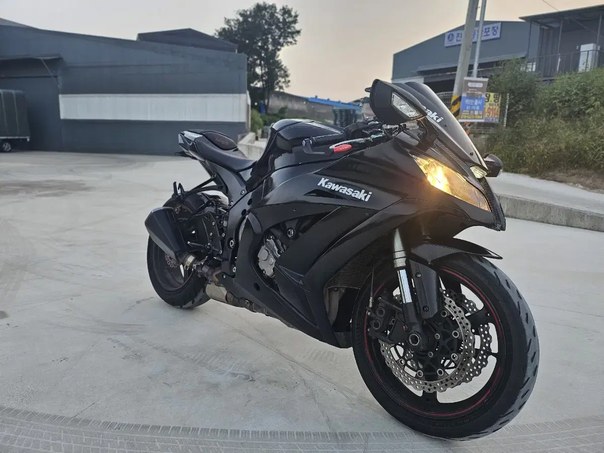 가와사키 zx10r 13년식  7만키로 540만원 판매합니다