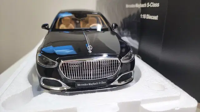 1:18 Almostreal 벤츠 S680 블랙 다이캐스트