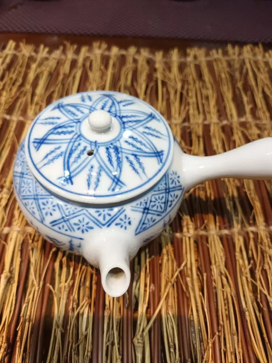 Gyopadakan (Old Blue Imari Daho, Japan)