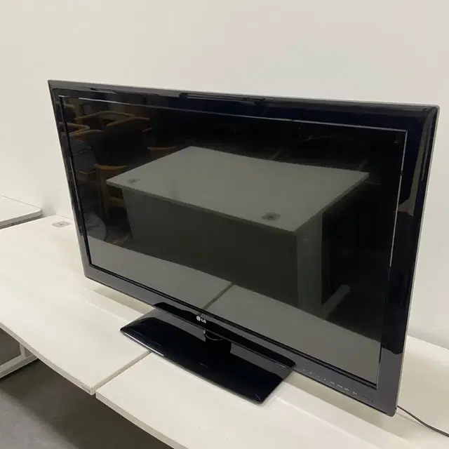 LG 42인치 티비, TV 모델명은 42LM3400