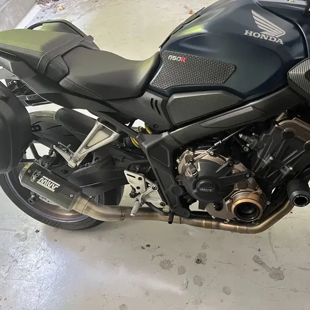 21년식 CB650r 미브 풀배기 판매합니다